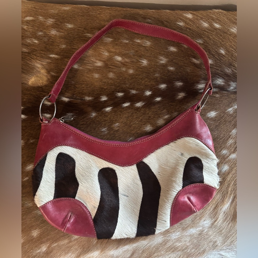 Elegant Zebra Print Shoulder Bag in Pink and Black